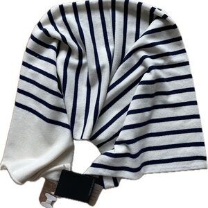 NWT luxurious 100% cashmere scarf ! Great gift